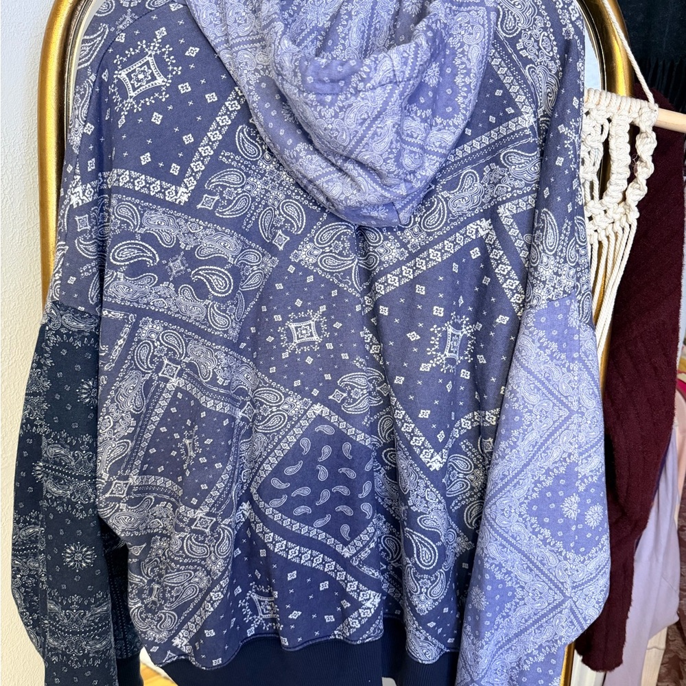 NWT American Eagle Outfitters Blue Paisley Hoodie - Picture 4 of 8
